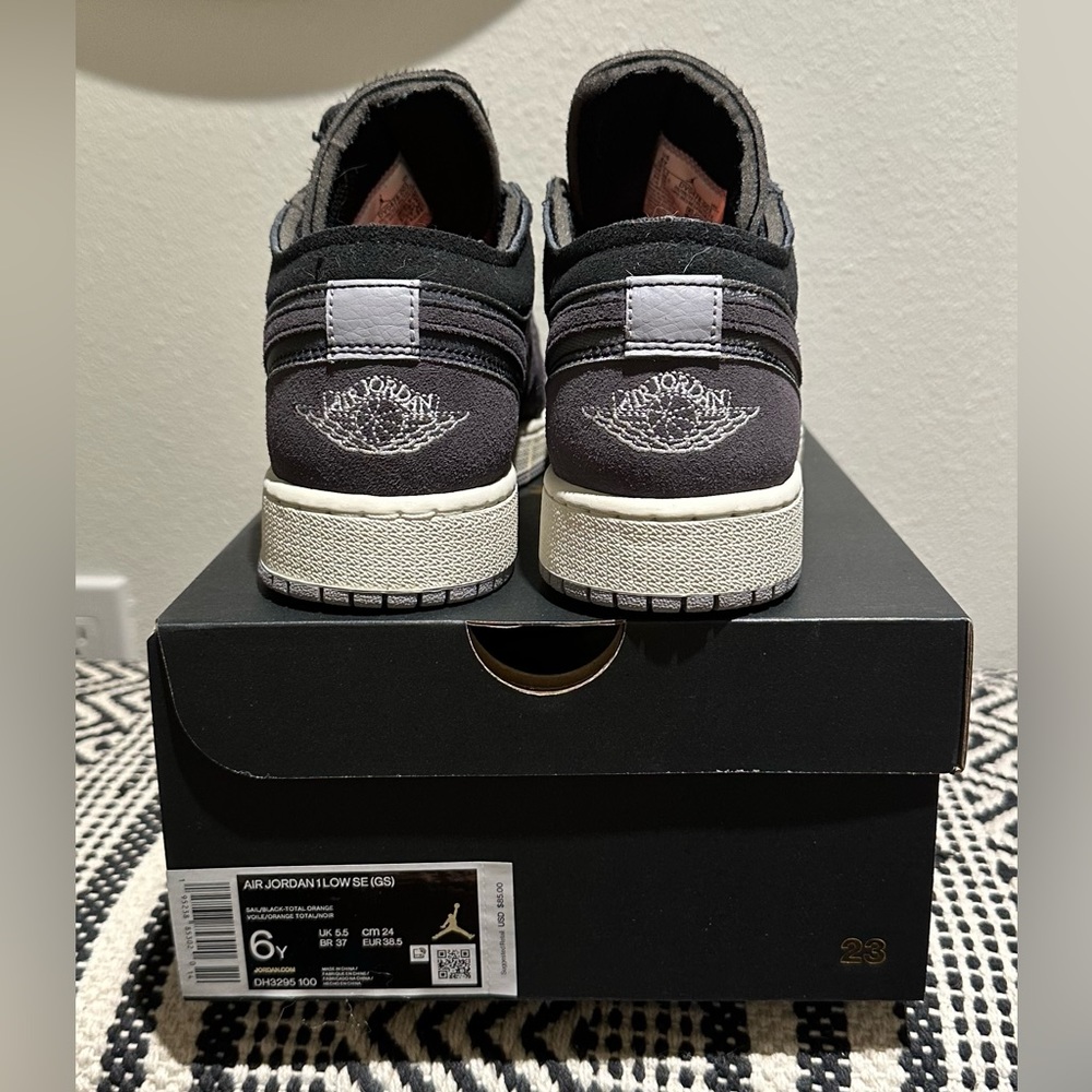 NIKE AIR JORDAN 1 LOW sail grey black total orange se craft, youth 6 wmns 7.5 - Picture 4 of 8